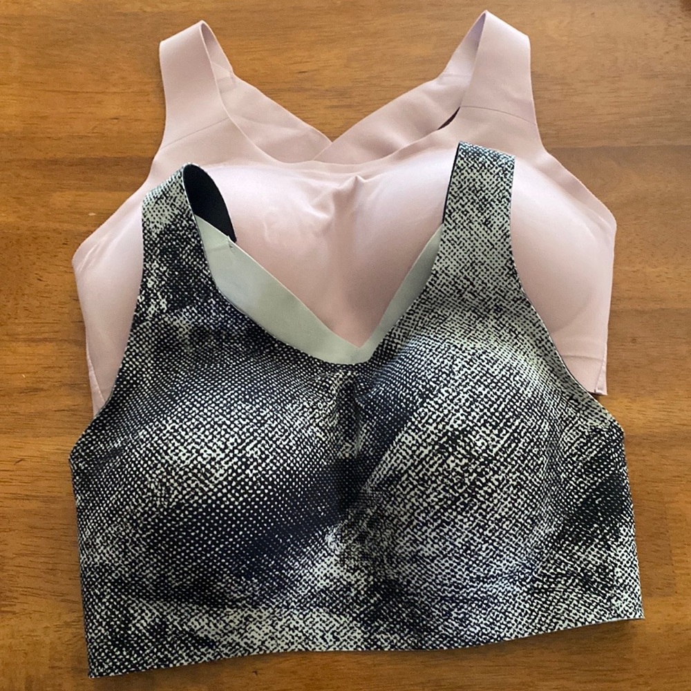 Bundle of 2 lululemon Enlite bras. Grey pattern is EUC pink is GUC 34DD
